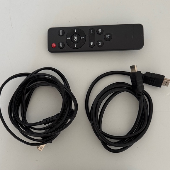 Auking White Projector with Remote - Picture 9 of 11